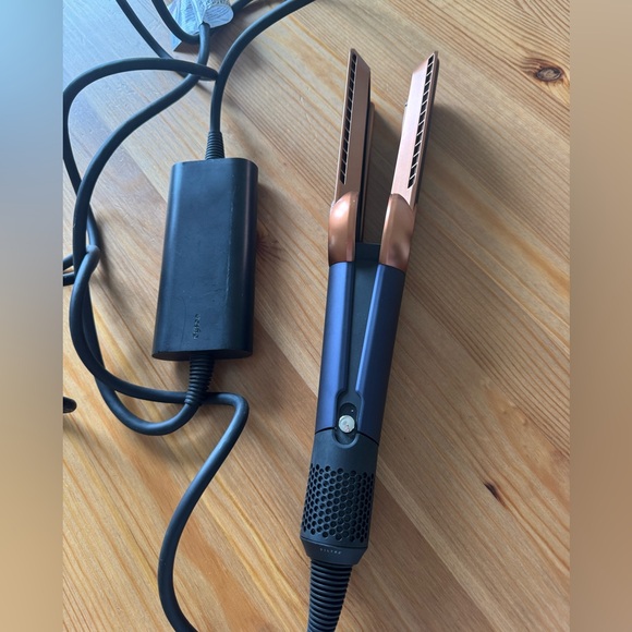 DYSON Airstrait™ dryer and straightener
(Prussian Blue/Rich Copper)Like New